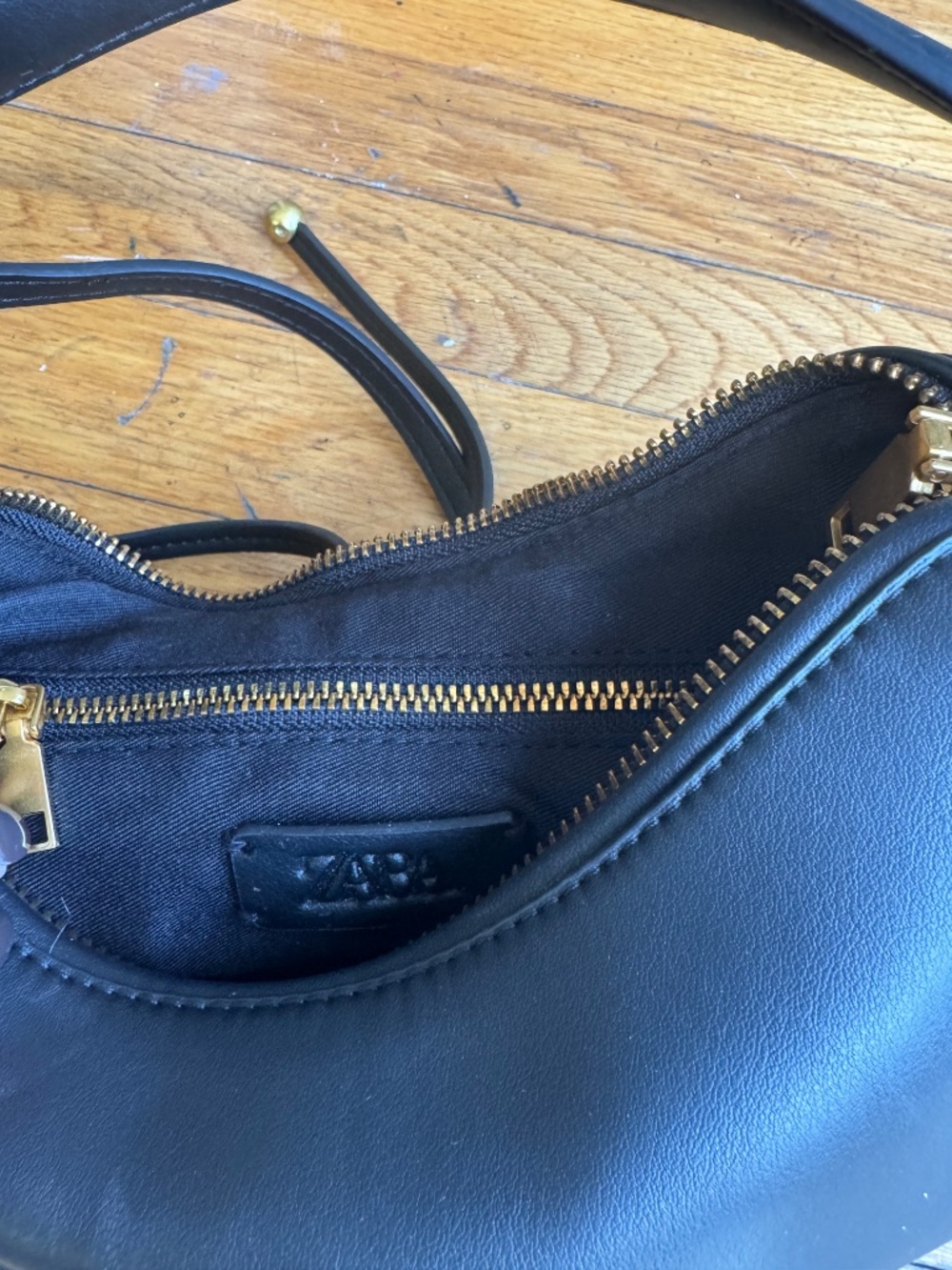 Zara Mini Bucket Bag with Ball Detail. Color Black - Picture 8 of 8
